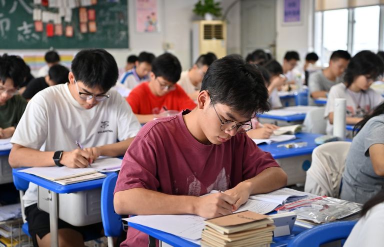 guangxi, kitajski dijaki.jpg