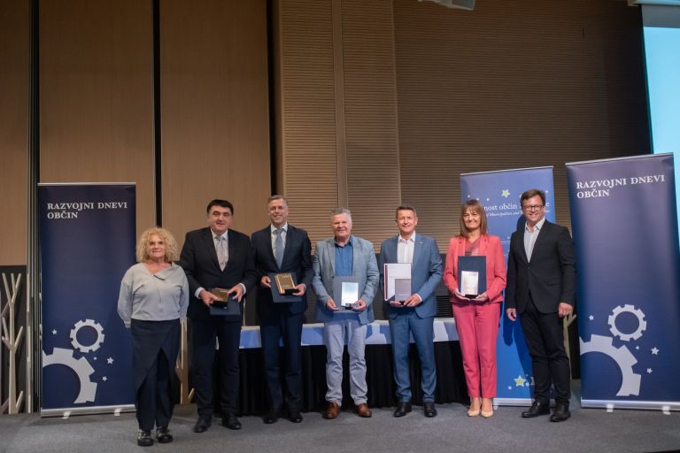 v-laskem-so-podelili-nagrade-in-priznanja-skupnosti-obcin-slovenije