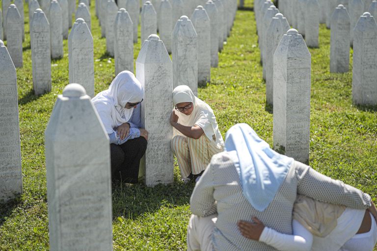 potocari pokopalisce srebrenica pf.jpg