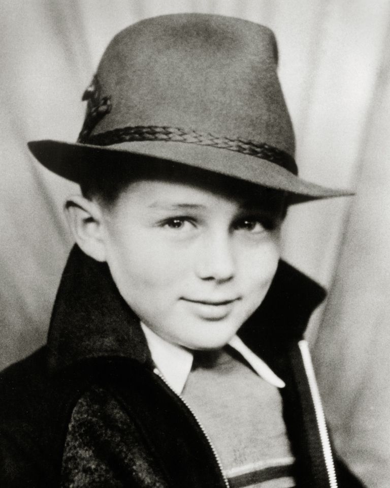 James Dean kot deček okoli leta 1938. Brezskrbno otroštvo se je končalo dve leti pozneje, ko mu je p
