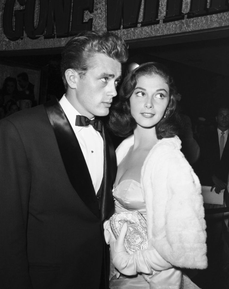 James Dean in italijanska igralka Pier Angeli na podelitvi oskarjev marca 1954. Deanovo ljubezensko