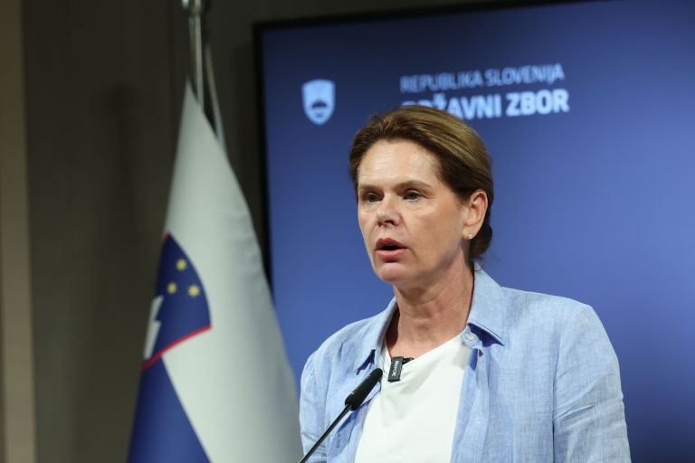 Alenka bratušek