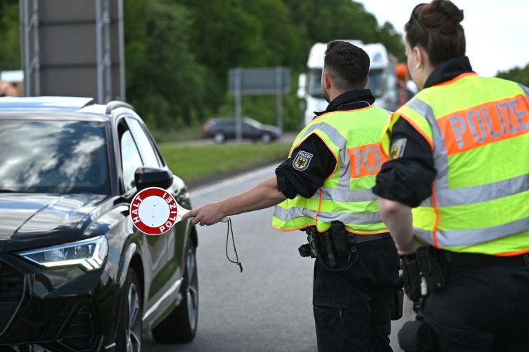 nemški policisti.jpg