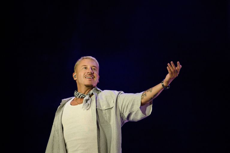 Macklemore podporo Palestincem že dlje časa vključuje v svoje javne nastope, zaradi zadnjih izjav pa je ostal brez osmih koncertov na ameriški turneji.