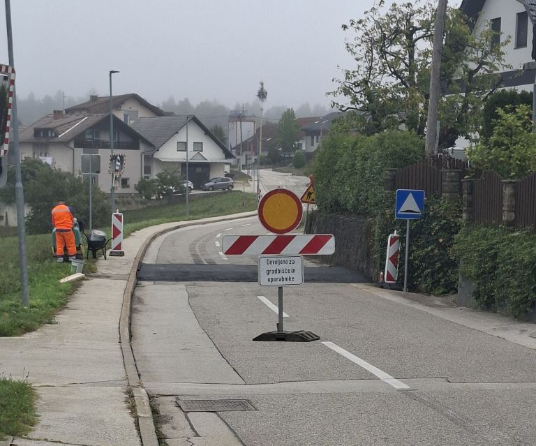 grbine, lezeci-policaj