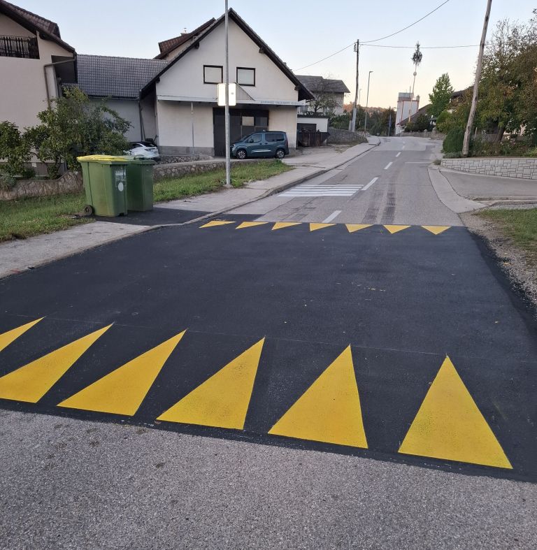 grbine, lezeci-policaj