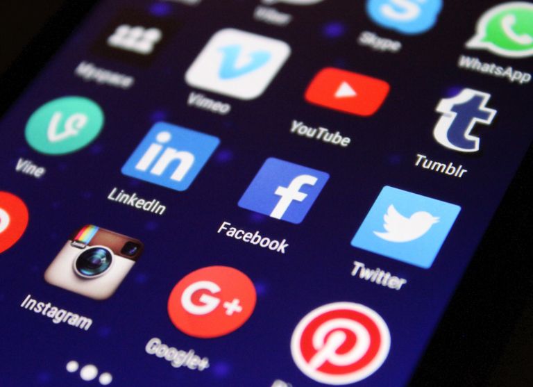 druzbena-omrezja, facebook, tiktok, youtube, snapchat