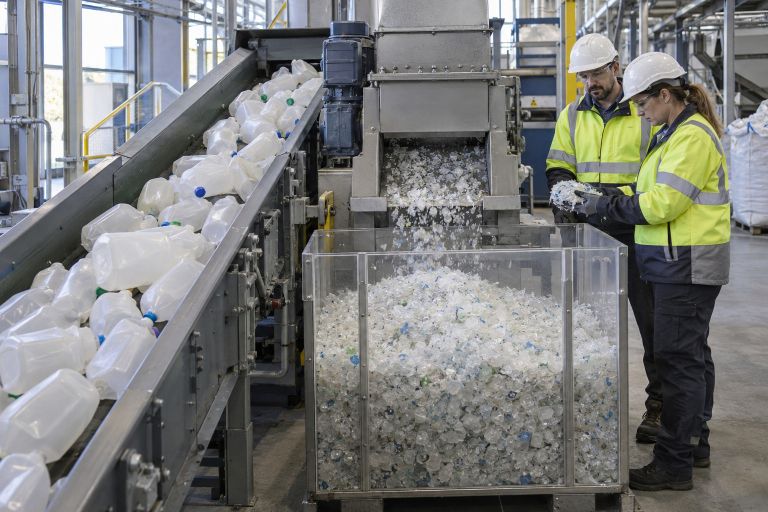 gradnja-ceste, asfaltiranje-ceste, plastenke, mikroplastika