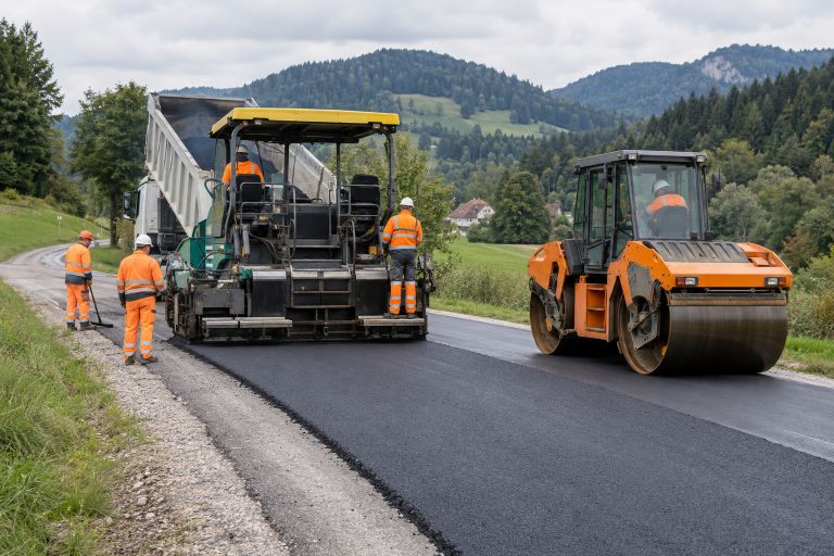 gradnja-ceste, asfaltiranje-ceste, plastenke, mikroplastika