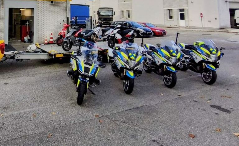 policija motor moped.JPG