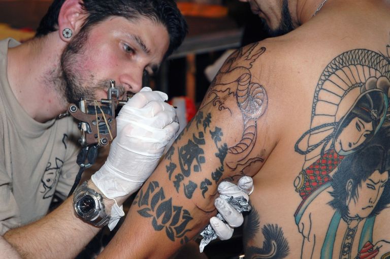 tatu, tatovator