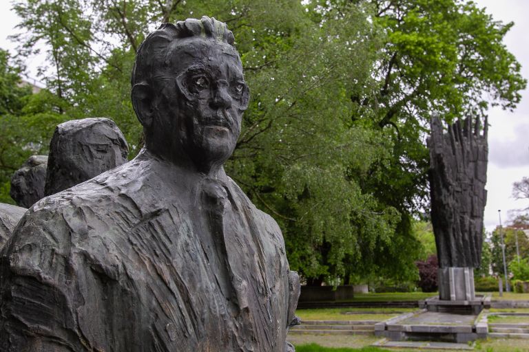 spomenik edvard kardelj Marko Vavpotic.jpg