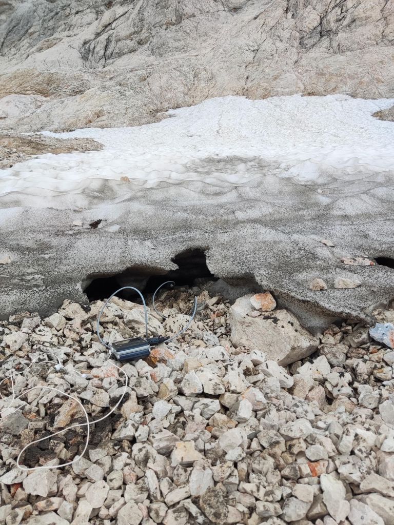 ledenik1 ledenik Triglav 2023_Petra Kaps mikrofoni.jpg