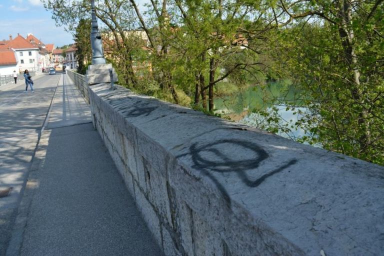 svastika.jpg