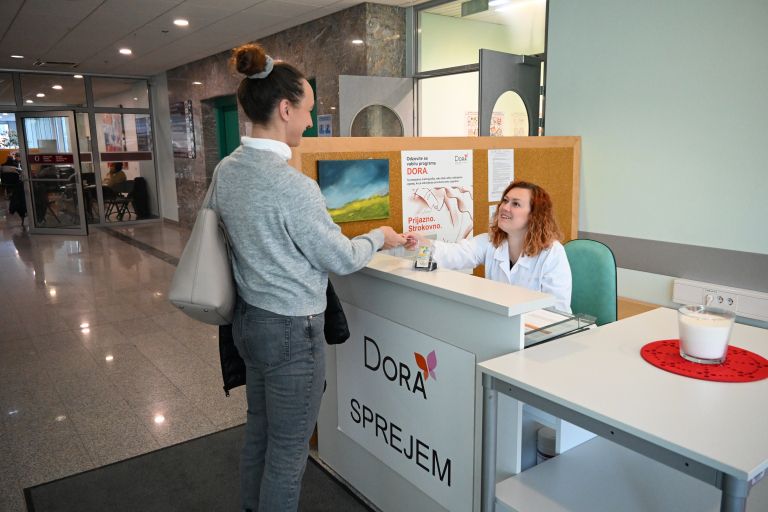 Sprejem DORA na slikanje na Onkološkem inštitutu.JPG