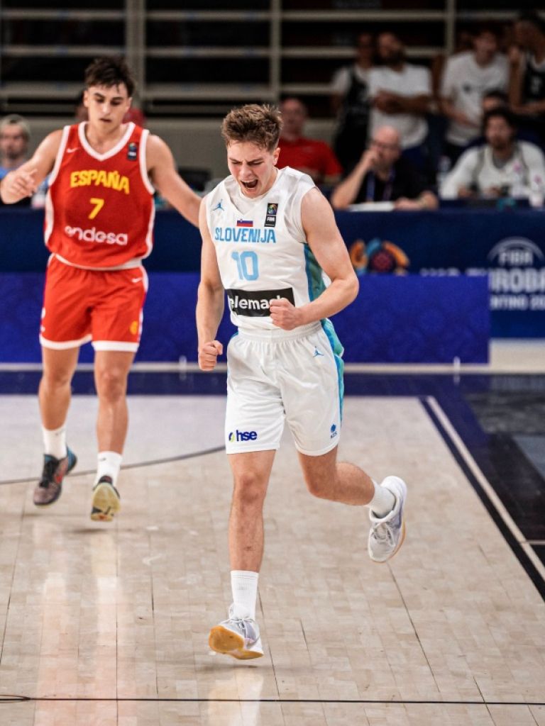 Jazon Krošelj na tekmi EP do 18 let proti Španiji