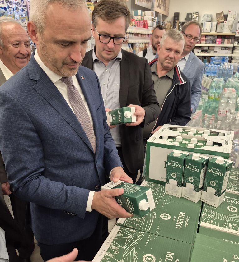 kmetijski-minister-janez-cigler-kralj-ob-obisku-kmetijske-zadruge-trebnje-krka