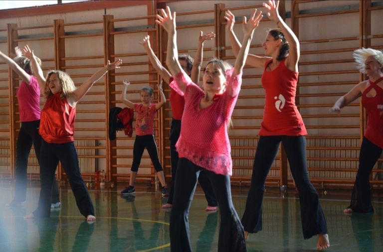 Mojca na vadbi NIA dance