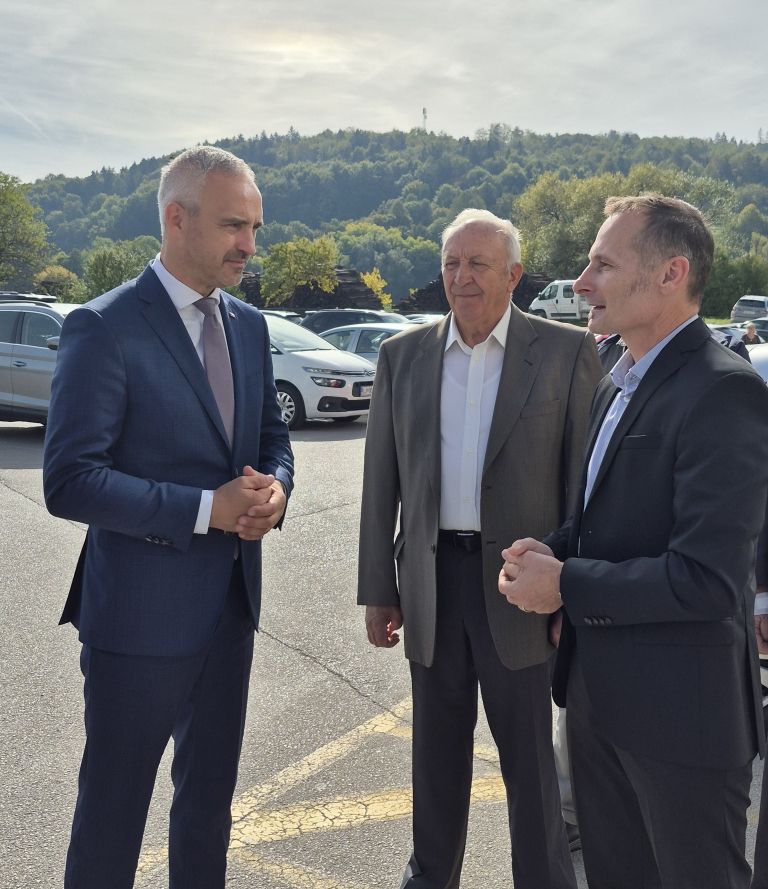 kmetijski-minister-janez-cigler-kralj-ob-obisku-kmetijske-zadruge-trebnje-krka