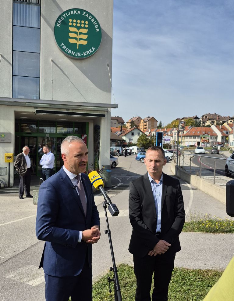 kmetijski-minister-janez-cigler-kralj-ob-obisku-kmetijske-zadruge-trebnje-krka