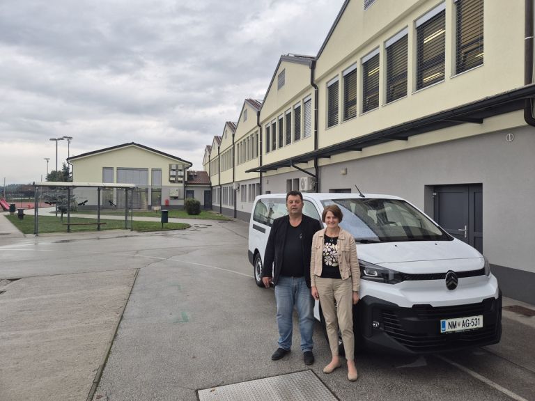 Občina Mokronog-Trebelno je z nakupom novega kombija naredila še en korak k izboljšanju pogojev za delovanje šole in lokalnih društev