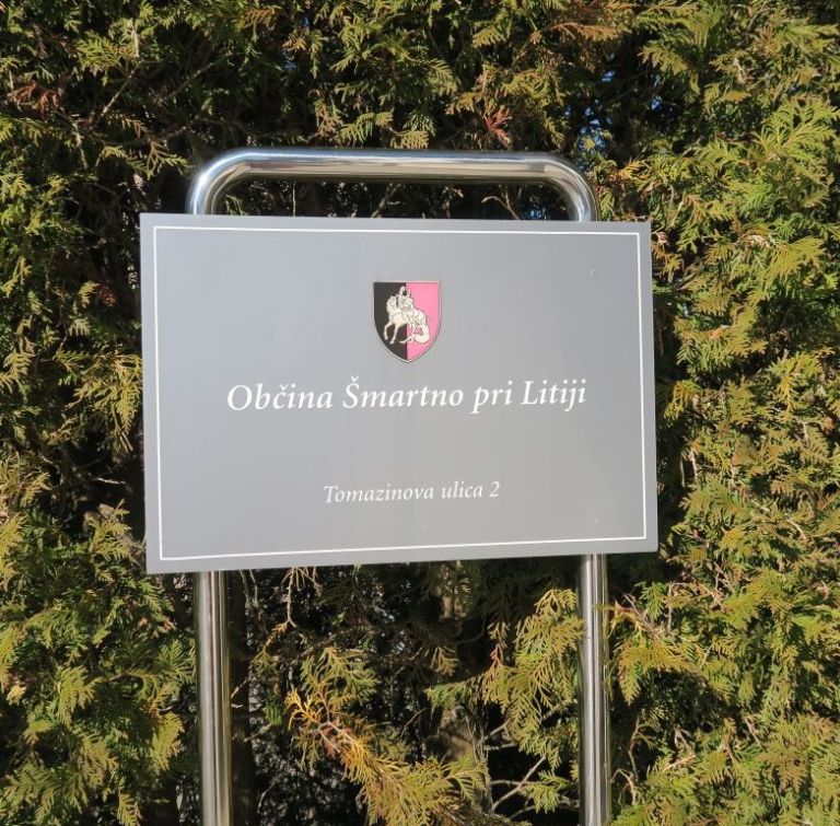 Šmartno pri Litiji, tabla.jpeg