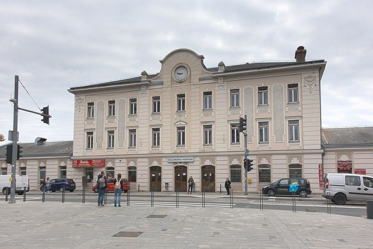 Železniška_postaja_Celje.jpg