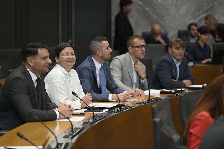 resnica poslanska skušina SR.jpg