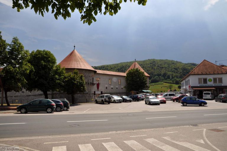 DSC_1239_zuzemberk_grajski_trg_big.jpg
