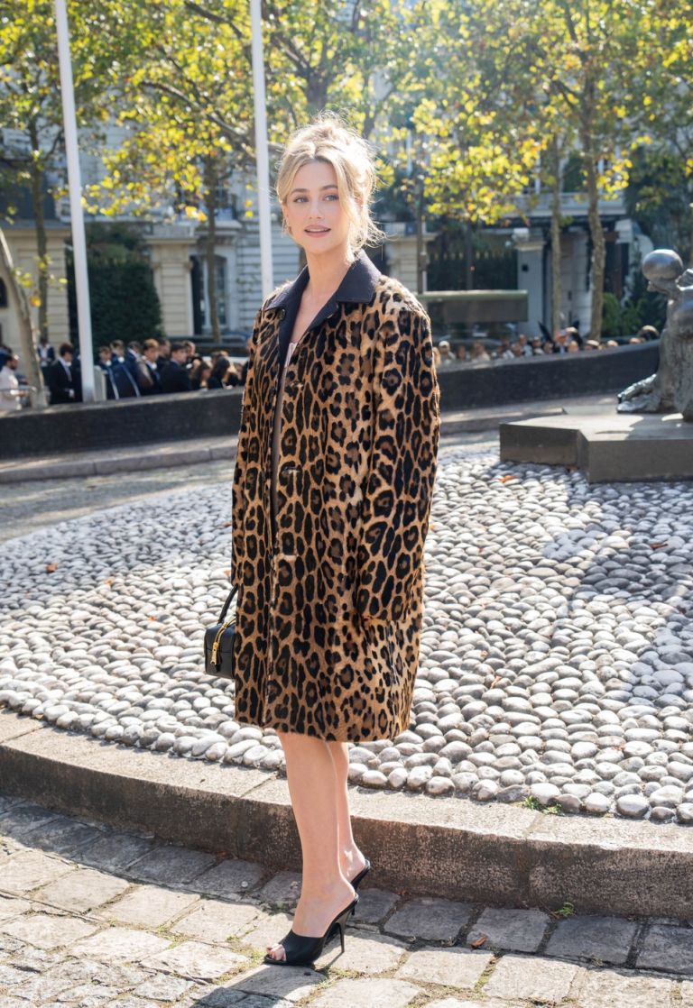 Lili Reinhart, statment plašč.jpg