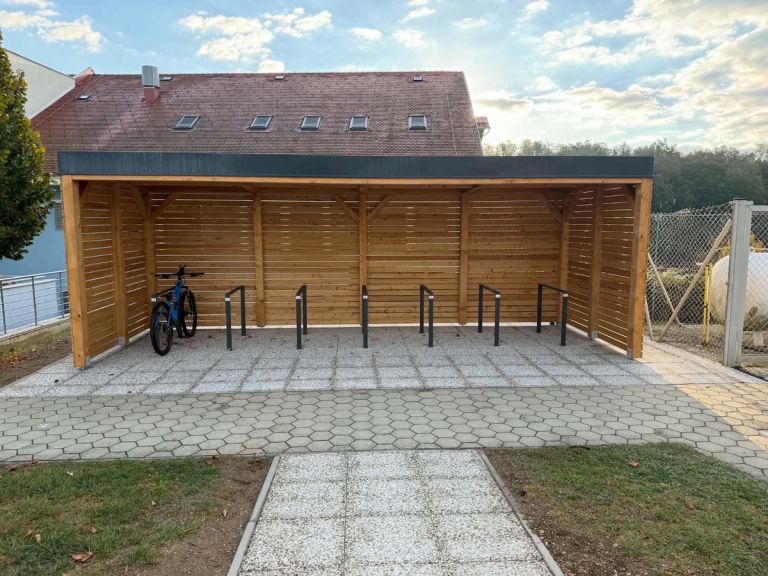 os-sveti-jurij, kolesarnica