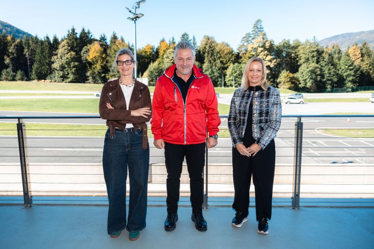 Program Osvežitvenih voženj so danes predstavili od leve Ana Cergolj Kebler, Vojko Safran in Viktorija Muha.jpg