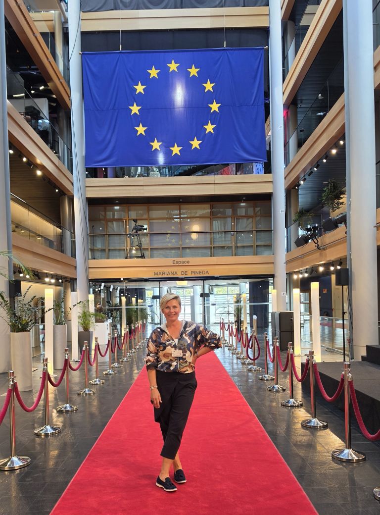 Ana Praznik, parlament.jpeg