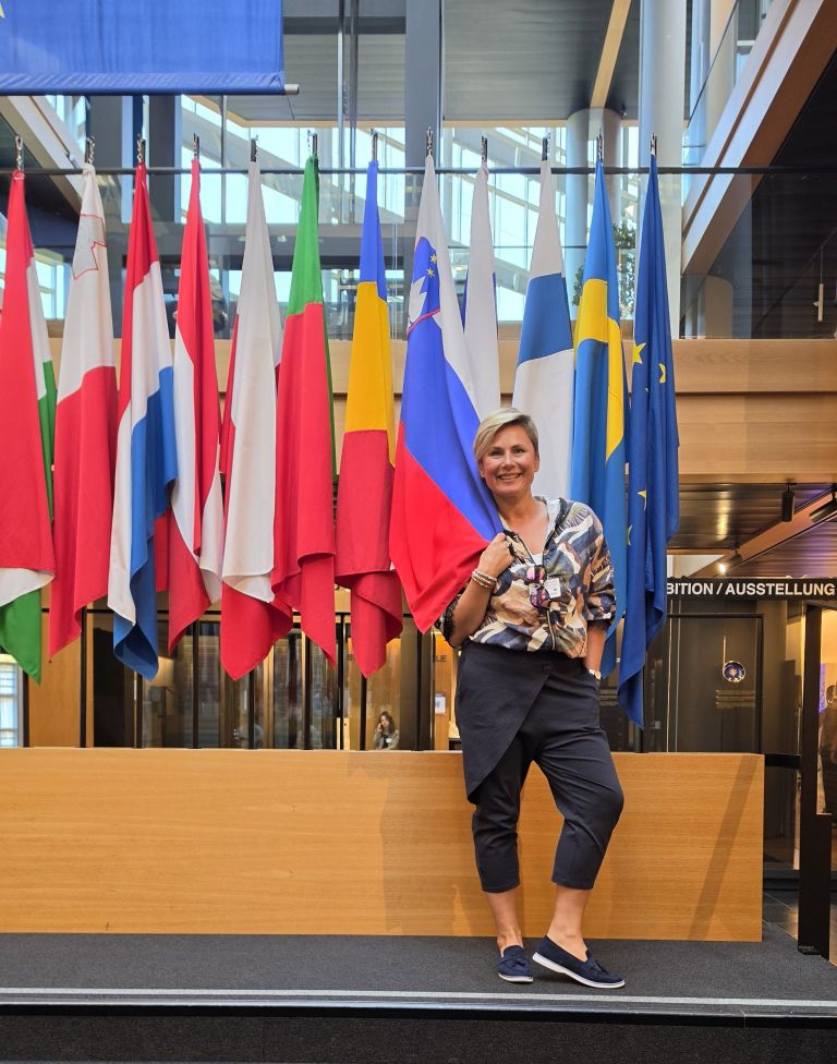 Ana Praznik, parlament 2.jpeg