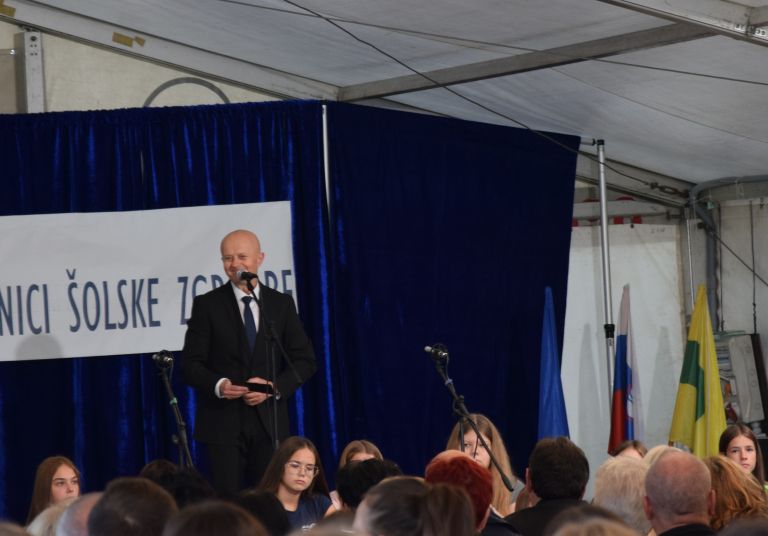 os-tisina, 60-let-solske-zgradbe