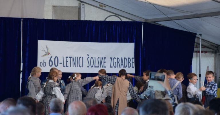 os-tisina, 60-let-solske-zgradbe