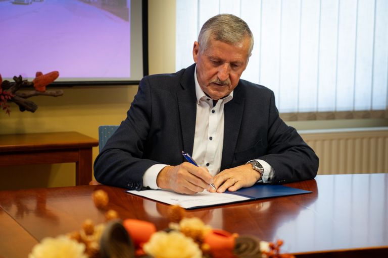 verzej, drago-legen, podpis-pogodbe, vecstanovanjski-objekt