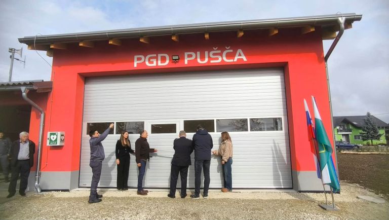 pgd-pusca, gasilska-garaza, prizidek-gasilskega-doma, gasilski-dom