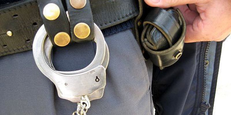 policija_lisice.jpg