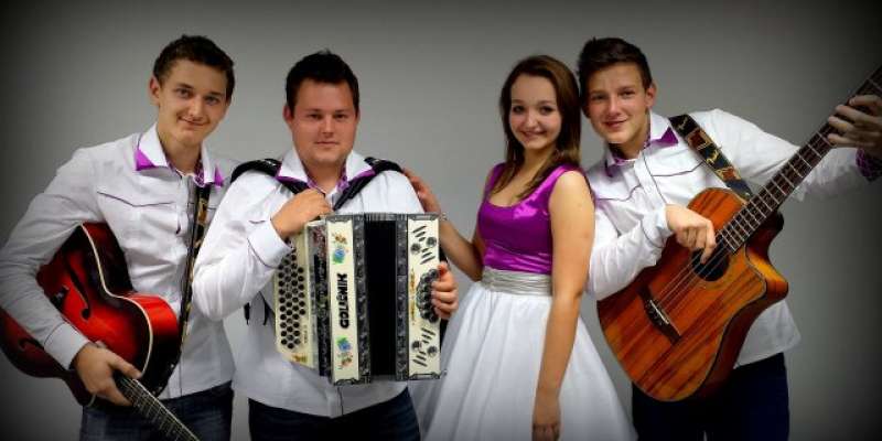 Ljubi, ljubi, ljubi v 'domači' priredbi