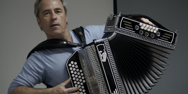 Vili Resnik odhaja v narodnozabavne vode?