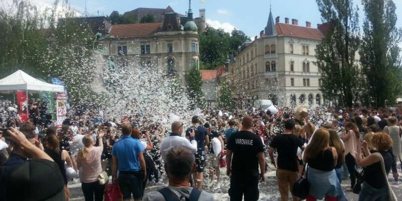Dobrodelni boj s "polštri" uspel, še lahko pomagate!