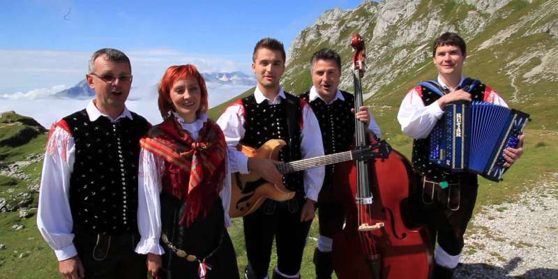Ansambel Javor in njihovih 5!