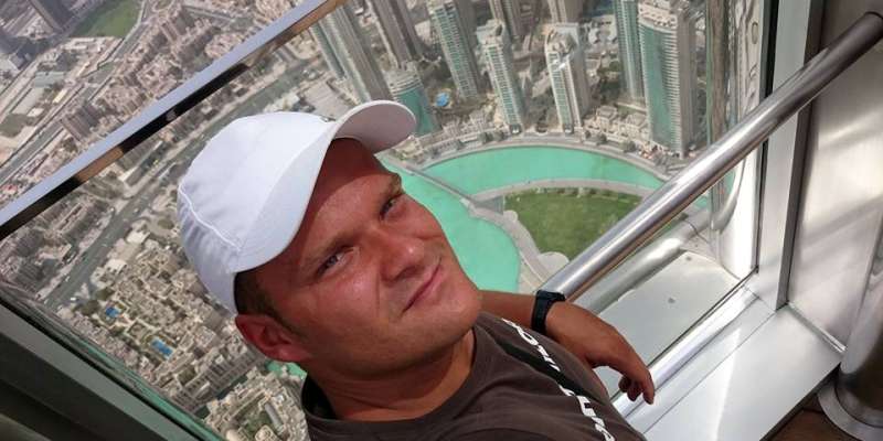 Marko Mulec prepeva v Dubaju