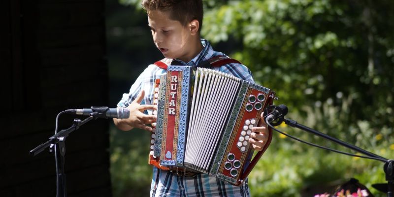 FOTO: Na Jezerskem zapele harmonike