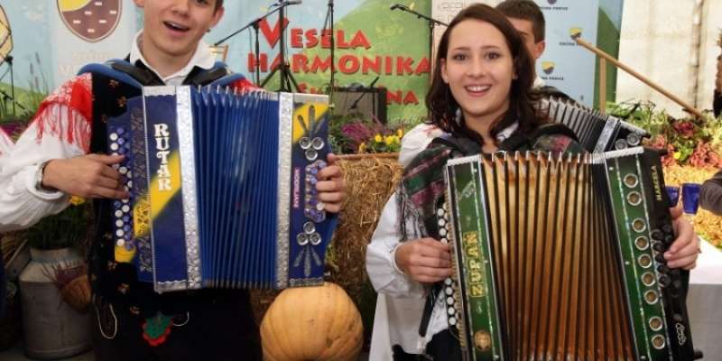 VIDEO: Skaručno bodo preplavile harmonike!