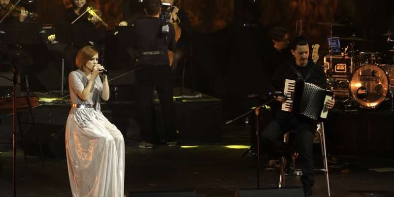 FOTO: Na koncertu Nine Pušlar ni šlo brez harmonike