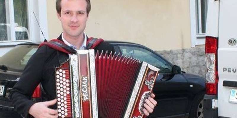 Po Sloveniji kradejo harmonike