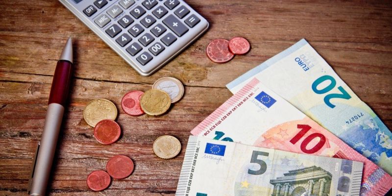 denar, prihranki, varčevanje, evri, kalkulator