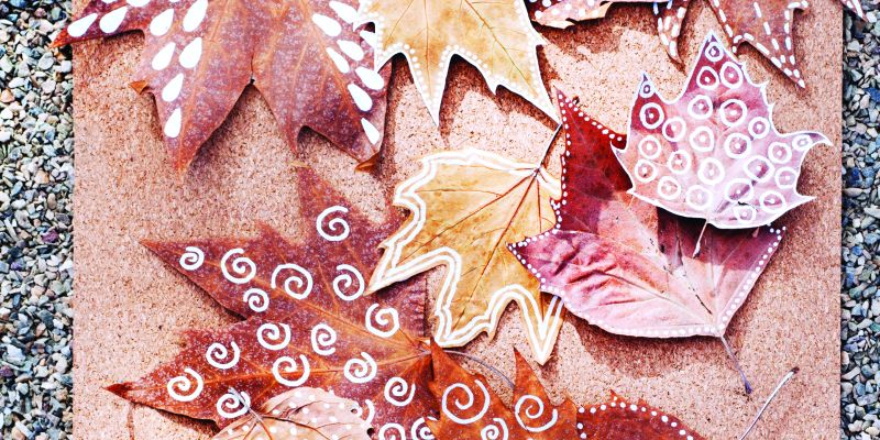 pobarvano jesensko listje.jpg